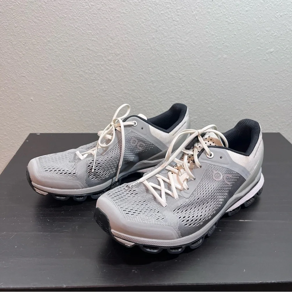 ON Running Cloudsurfer Men's US 7 Gray White Running Shoes Sneakers CloudTec - Picture 1 of 13